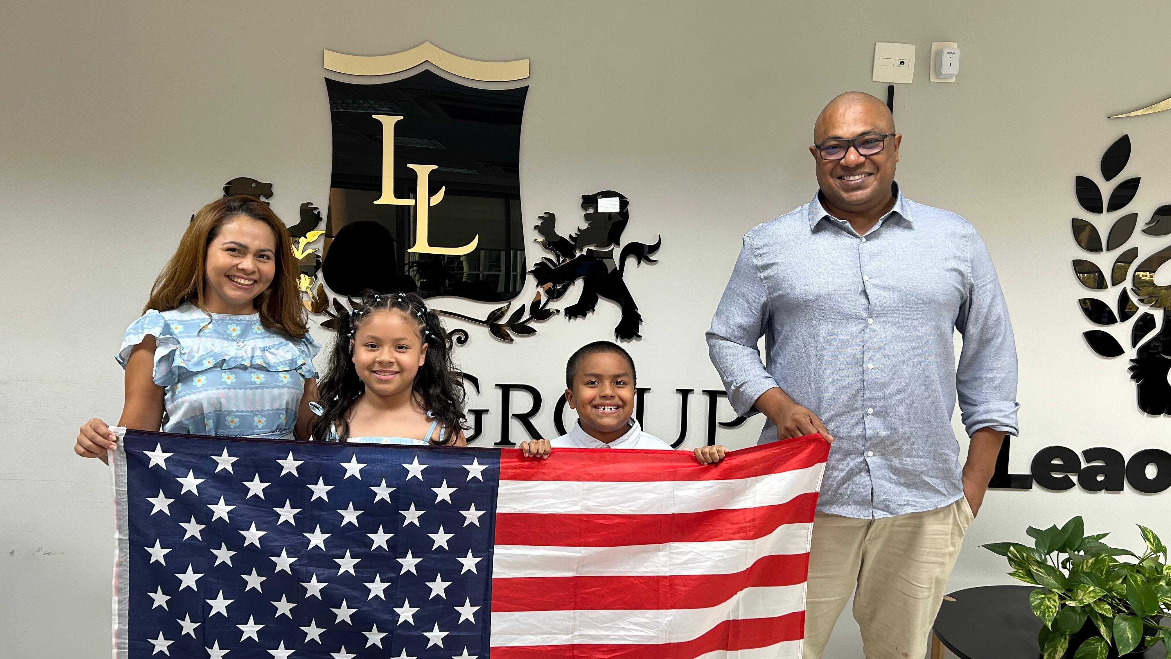 Samuel e família, aprovados na entrevista do consulado